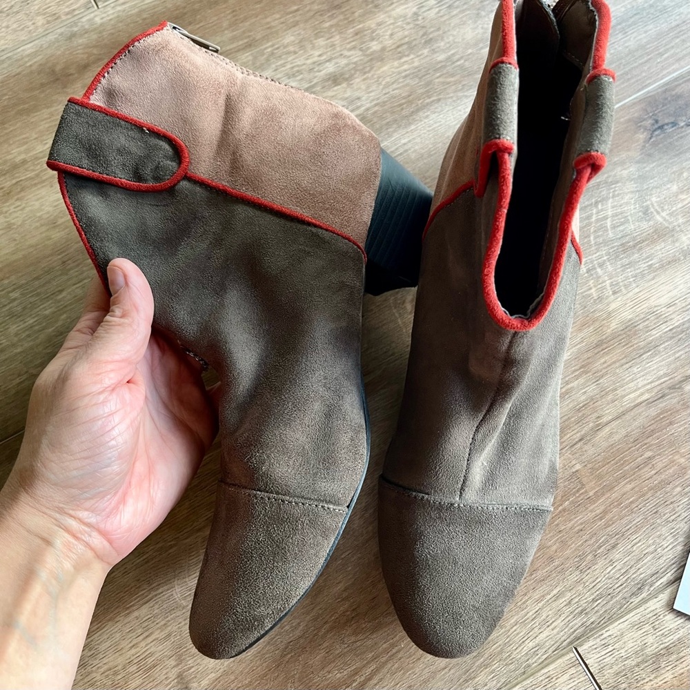 ANTHROPOLOGIE Vanessa Wu Colorblock Western Boots Size 38 Suede Beige - Picture 10 of 11